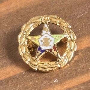 Vintage Order of the Eastern Star Multicolored Enamel Gold Tone Wreath Lapel Pin